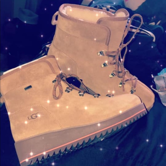 UGG boots - Picture 2 of 2